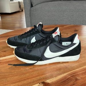 NIKE Womens Daybreak in Black size 8.5